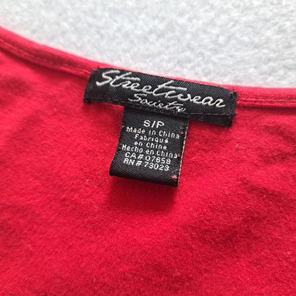 💫🩷3for20 Bundle Sale🩷💫Red Short Sleeve Lace Hem Top - Picture 2 of 7